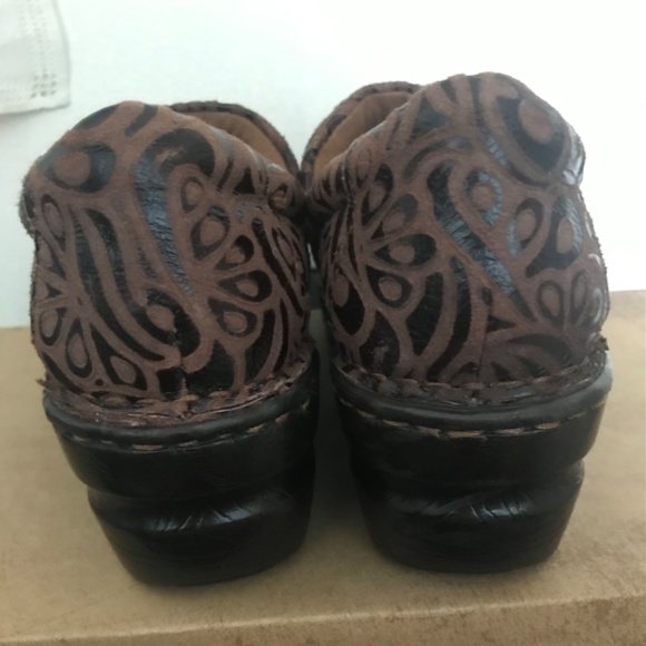 B.O.C. Genuine Leather Brown Floral Print Embossed Mule Slip On Clogs 7.5 38.5 - Picture 3 of 6
